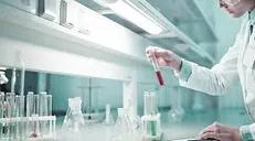 آزمایشگاه‌های پزشکی با معضل افزایش قیمت مواد و کمبود تجهیزات مرغوب مواجه اند