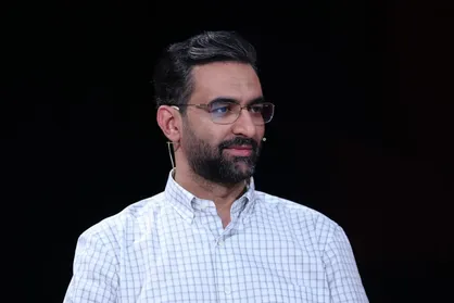 آذری جهرمی: گوشی الان من NOTHING PHONE است؛ قبلاً گوشی شاهین2 GLX داشتم + فیلم