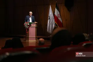 اعطای درجه یک هنری طراحی پارچه و لباس