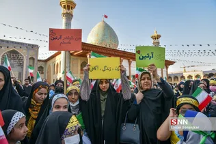 امروز در حرم مطهر شاهچراغ (ع)شوری برپا بود از جنس دانش آموزی، از جنس ذهن های جوان دهه هشتادی !