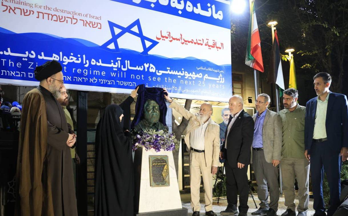 رونمایی از سردیس شهید حاج رمضان در میدان فلسطین تهران رونمایی از سردیس شهید حاج رمضان در میدان فلسطین تهران
