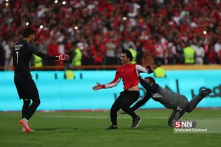 دیدار تیم‌های فوتبال استقلال و پرسپولیس