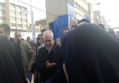 حضور ظریف در راهپیمایی ۲۲ بهمن