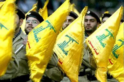 دیدار رزمنده حزب&zwnj;الله با دختر خردسالش پس از ۳ سال + فیلم