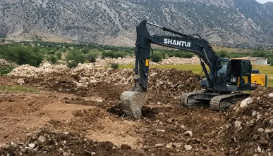 توقیف بیل‌مکانیکی متخلف در مناطق حفاظت‌شده دنا / محیط‌بانان مانع تخریب عرصه‌های طبیعی شدند