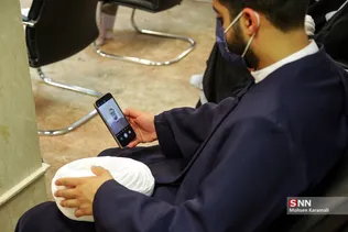 
ملبس شدن جمعی از طلاب به دست آیت الله نوری همدانی
