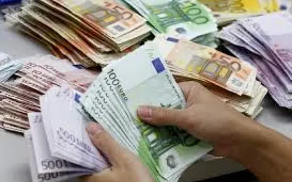 ثبات قیمت دلار و یورو در صرافی&zwnj;های بانکی