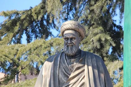 تندیس حضرت امام خمینی(ره) در دانشگاه بین&zwnj;المللی قزوین رونمایی شد
