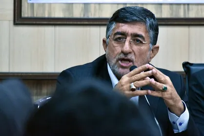مسئولان پلدختر به جای پرداختن به امور انتخاباتی فکری به حال مردم سیل زده کنند