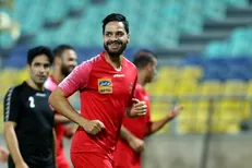 کامیابی نیا با پرسپولیس تمدید کرد