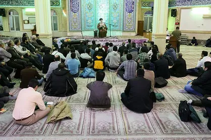 مسائل سیاسی چه تاثیری در جذب و عدم جذب مردم به مساجد دارد؟
