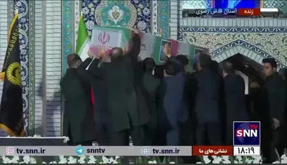 پیکر خادم الرضا (ع) با شعار &laquo;این همه لشکر آماده به عشق رهبر آمده&raquo; جهت خاکسپاری بدرقه شد