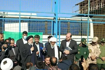 رئیسی: رفع محرومیت از روستا&zwnj;های مرزی نگاه نیرو&zwnj;های انقلاب است / دولت سیزدهم از کنار مسائل به سادگی نمی&zwnj;گذرد