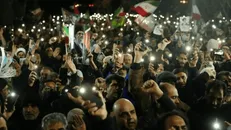 کازرون دیوار دفاعی انقلاب؛ تصویری باشکوه از حضور کازرونی های غیور در اجتماع سوگ و حماسه شهادت رهبر انقلاب+ فیلم