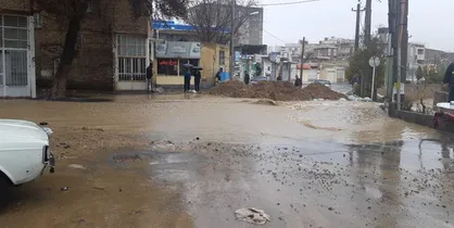 جهادگران دانشجوی اراکی برای باز کردن معابر شهری در کنار مردم بودند