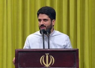 ببینید| محمد رسولی شاعر  در پی توهین به شهید رئیسی واکنش نشان داد / آن مردِ رفته اهل دروغ و دغل نبود...
