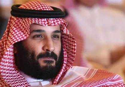 استقبال تظاهرکنندگان انگلیسی از بن سلمان با تخم مرغ