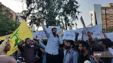 صد‌ها تن از دانشجویان، طلاب و مردم مشهد مقابل دفتر نمایندگی سازمان ملل تجمع کردند+عکس و فیلم