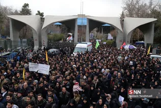 تجمع دانشجویان در دانشگاه تهران