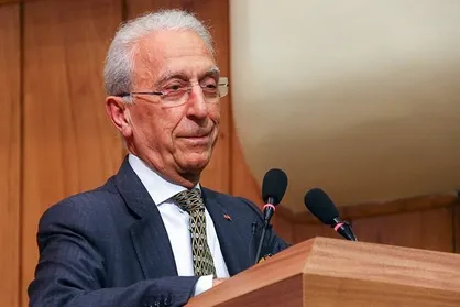 پروفسور سمیعی خواستار راه&zwnj;اندازی مرکزتحقیقات علوم پایه در ایران شد