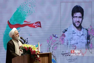 حجت الاسلام محمدیان رئیس نهاد نمایندگی مقام معظم رهبری در دانشگاه های کشور در حال سخنرانی در دومین کنگره ملی شهدای دانشجو