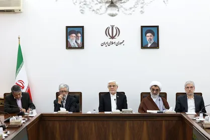 عارف: ایران&zwnj;هراسی خنثی شده است/ باید نقش جدید خود را در منطقه ایفا کنیم