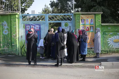 آغاز سال تحصیلی و کلاف سردرگم فاصله گذاری اجتماعی در تهران / با مسئولان بی&zwnj;تدبیر تا کجا پیش برویم؟