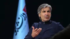 فردوسی پور حتی درباره برق هم صحبت می‌کند خب بیاید وزیر نیرو شود!