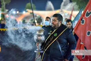 مراسم شام غریبان و لاله‌گردانی شهادت حضرت اباعبدالله الحسین(ع) و شهدای کربلا، شامگاه ۱۷ مرداد ماه ۱۴۰۱ با حضور آیت الله ابراهیم کلانتری تولیت آستان مقدس حضرت شاهچراغ(ع)، خادمین، زائرین و مجاورین بارگاه ملکوتی حرم مطهر حضرت شاهچراغ(ع) شیراز برگزار شد.