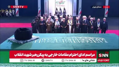 ادای احترام هیئتی از مشایخ و علمای فلسطین به پیکر پاک و مطهر رهبر شهید انقلاب