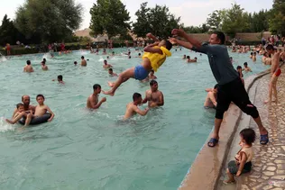 شنا در بش قارداش