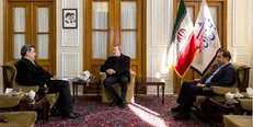 تهران ۳ هزار اتوبوس نیاز دارد/ تاکید لاریجانی بر حل معضل ترافیک و آلودگی هوای پایتخت