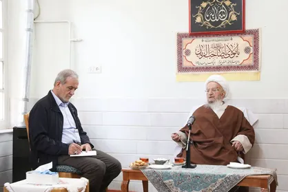 آیت&zwnj;الله مکارم شیرازی: دولت، برای رفع مشکل مسکن اقدام جدی کند