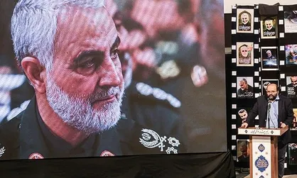 شعرخوانی علی محمد مودب در مراسم شب شعر &laquo;انتقام سخت&raquo;