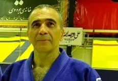 اگر وزارت ورزش قصد نابودی جودو و بازی با آبروی پیشکسوت کشتی را دارد بسم الله
