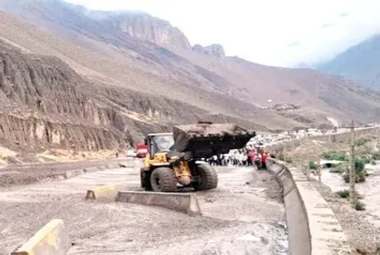 بازگشایی چند محور مواصلاتی متاثر از سیلاب