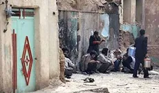 ادامه فروش موادمخدر در خانه‌ شناخته شده / علت تعلل در برخورد با برخی فروشندگان موادمخدر چیست؟ + فیلم