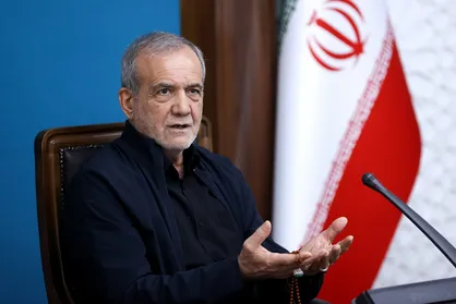 پزشکیان: آمریکا چه کاره است که می&zwnj;گوید ما از حق خودمان نباید استفاده کنیم؟ / تلاش می&zwnj;&lrm;کنیم جنگ را با عزت تمام کنیم + فیلم