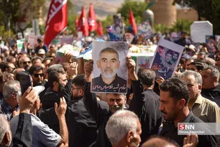 تشییع ۲ شهید حادثه تروریستی حرم شاهچراغ(ع)
پیکر مطهر شهدای حادثه تروریستی حرم شاهچراغ (ع) ساعت ۹ صبح چهارشنبه ۲۵ مرداد۱۴۰۲ از میدان شهدا تا حرم مطهر احمد بن موسی شاهچراغ (ع) شیراز تشییع شد.