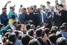 رئیسی: بعضی مسئولین از کنار مشکلات عبور می‌کنند ولی ما به قلب آن‌ها می‌زنیم/ برخی پیشنهاد کردند وقتی زاینده‌رود پرآب است به اصفهان بروم!