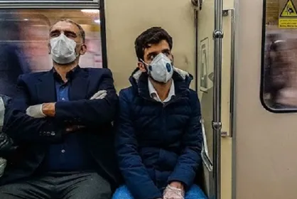 هدایت مسافران برای تهیه ماسک توسط پلیس مترو