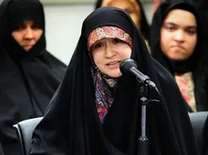 شاعری که اشک‎های رهبر انقلاب را جاری کرد / من هم بغض کردم؛ مثل دختری که سال‌ها در انتظار دیدار پدرش بود