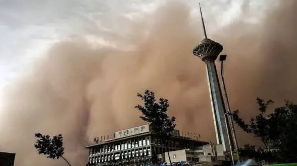 باد و گردوخاک در بخش‌هایی از کشور