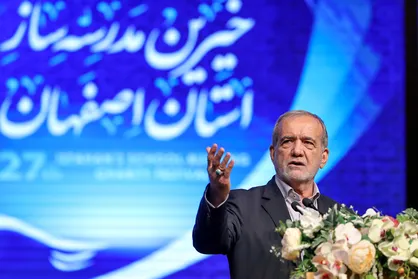 پزشکیان: آن کسانی که برای ما موشک ساختند و انرژی هسته ای را درست کردند از جنس همین بچه ها بودند و باور داشتند که ما میتوانیم + فیلم