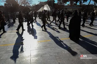 همزمان با سالروز شهادت حضرت فاطمه(س) از ساعت ۹ صبح دسته عزای خادمان و زائران حرم مطهر بانوی کرامت از مسجد امام حسن عسکری علیه السلام تا حرم مطهر حضرت معصومه سلام الله علیها برپا 