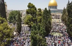 حضور ۵۰ هزار فلسطینی در نماز جمعه مسجدالاقصی