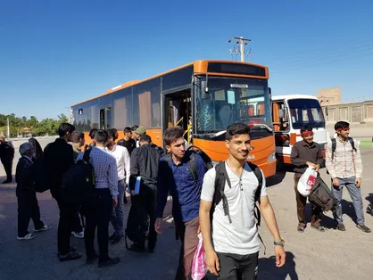 کاروان اربعینی دانشجویان فردوس حرکت خود به سمت مرز مهران را آغاز کردند