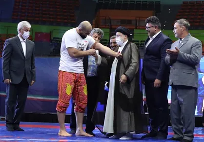 ورزش پهلوانی باید تقویت شود/ دولت از توسعه ورزش حمایت می&zwnj;کند