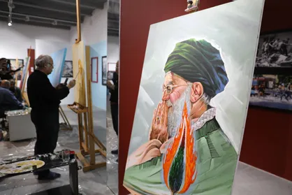 از خلق آثار در رویداد &laquo;رهبر شهید&raquo; تا تولید بیش از ۱۰۰۰ پوستر/ فراخوان مرکز تجسمی حوزه هنری برای کار بزرگ ملی