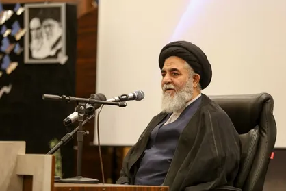 انقلاب اسلامی منجر به حکومت جهانی امام زمان(عج) می&zwnj;شود